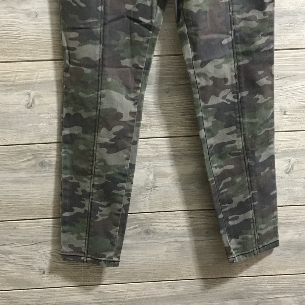 BNWT Knox Rose Camouflage Cargo Pants - Picture 3 of 12